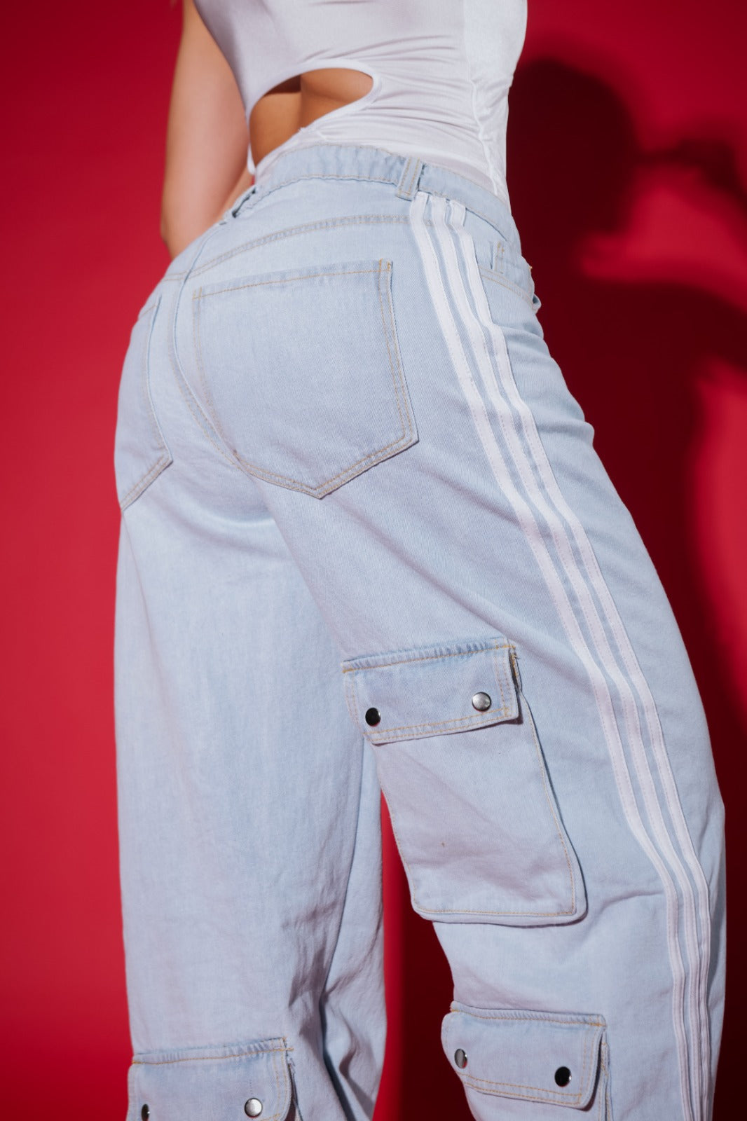 Pantalón de Jean Cargo Adidas: Comodidad, Estilo y Versatilidad en una Sola Prenda