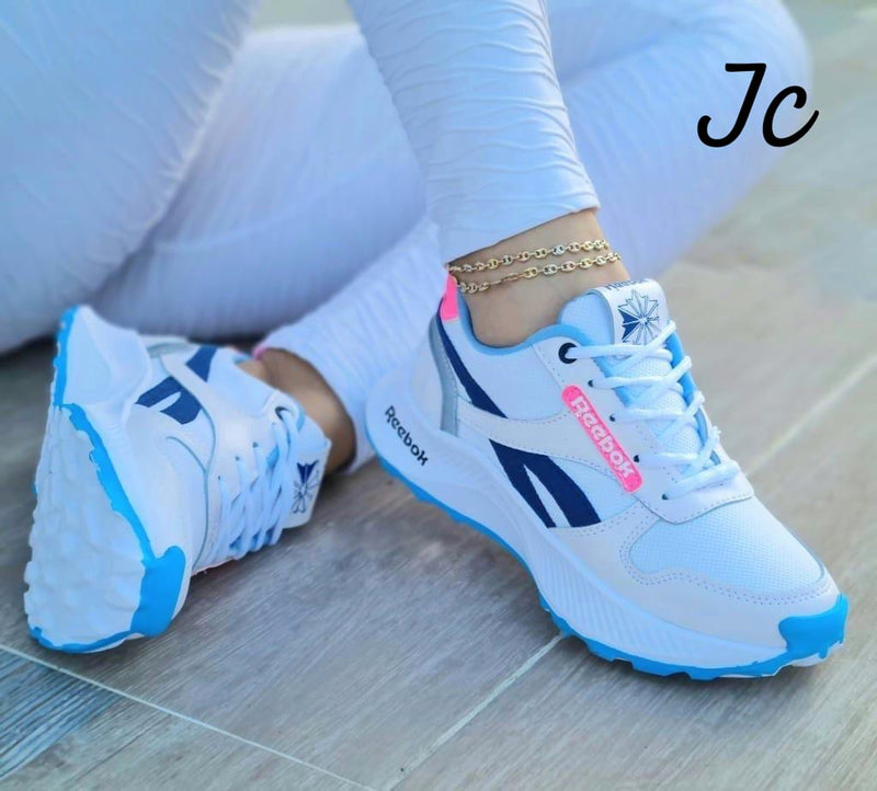 «Zapatillas de deporte para mujer: ligereza y estilo para tu día a día»